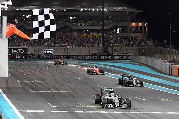 A leintés pillanata: Rosberg a világbajnok