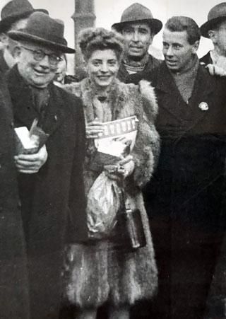 Kékessy Andrea és Király Ede hazaérkezik az 1948-as olimpiáról és vb-ről, mellettük a friss MOB-tag Mező Ferenc