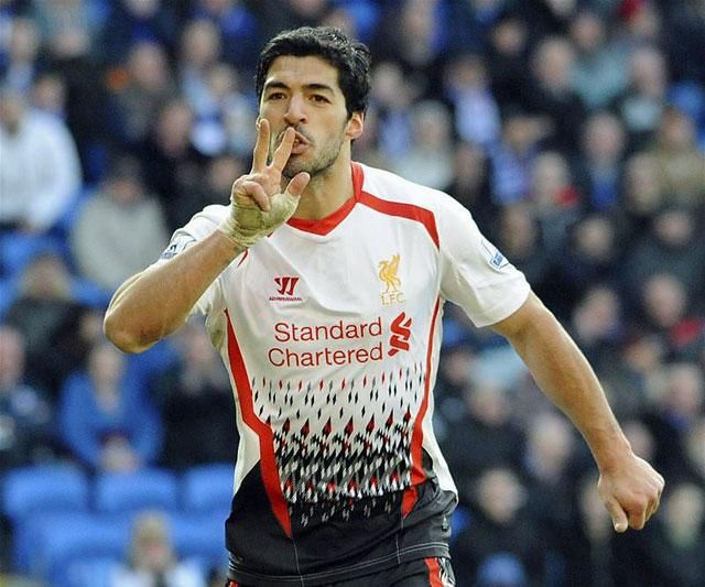 Ahogy azt Suárez mutatja, három gólt szerzett a Cardiff otthonában