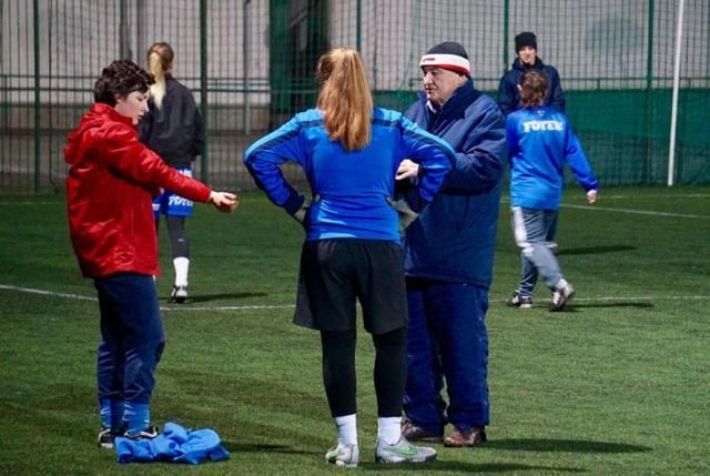 Ezen a héten Garami József irányítja az MTK női csapatának felkészülését (Fotó: Facebook/MTK Hungária)