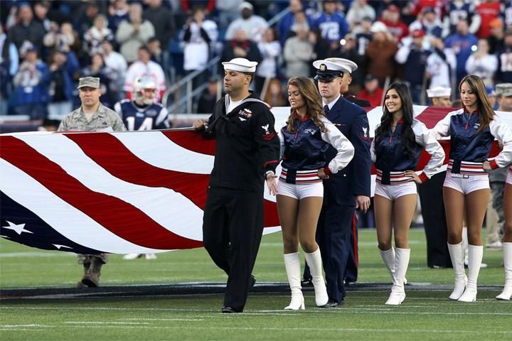 A New England Patriots lányai (Forrás: patriots.com/cheerleaders/index.html)