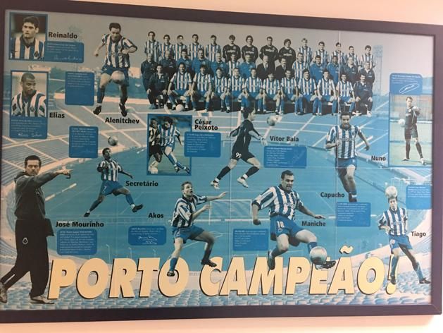 Porto-tabló Mourinhóval és Buzsákyval