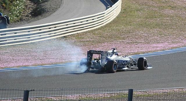 Így füstölt Ricciardo Red Bullja egy órája