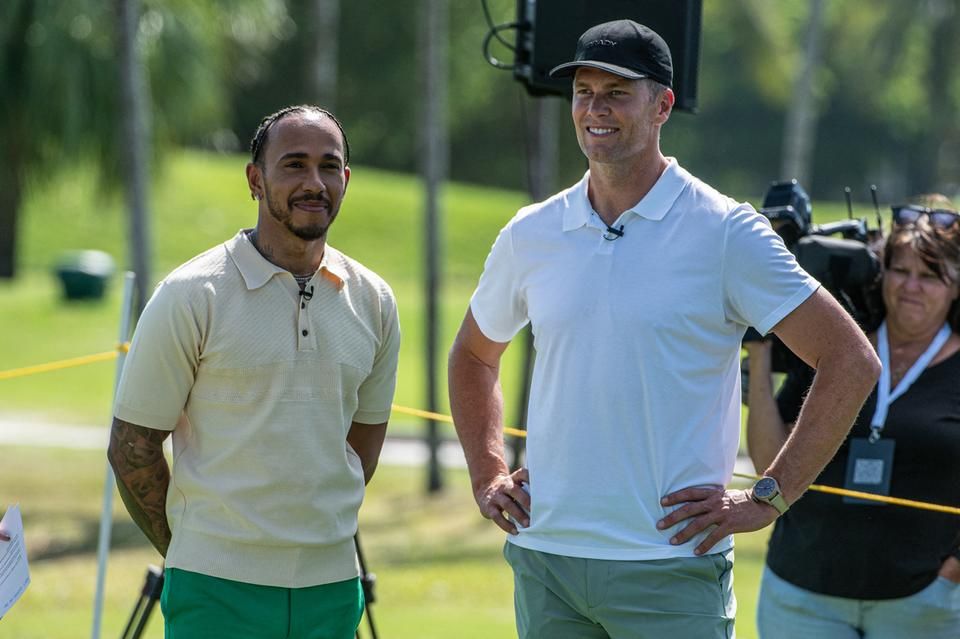 Hamilton és Brady a golfpályán (Fotó: AFP)