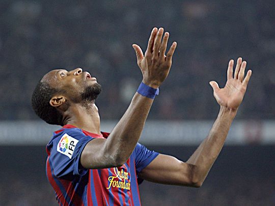 Seydou Keita nem mindennapi gólja után az égieknek is hálát adott (Fotó: Reuters)