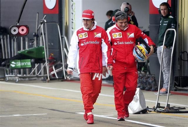 Alonso szerint nem véletlen, hogy a Ferrari és a Williams pilótái jártak pórul