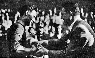 A Magyar Kupa-győzelem szépségtapasz volt, Sárosi dr. (balra) Sárosi dr. (balra) vette át a serleget