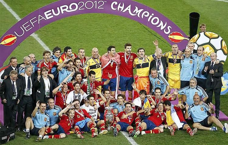 Az Európa-bajnoki címét megvédő 2012-es spanyol válogatott (Fotó: Reuters)