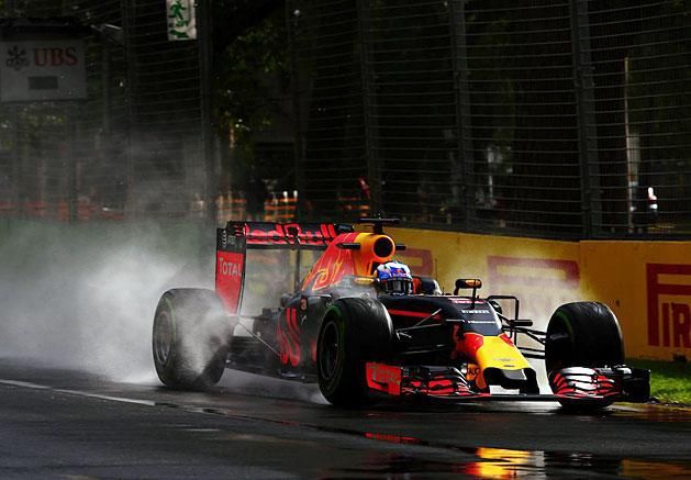 Ricciardo és a Red Bull erős vizes pályán