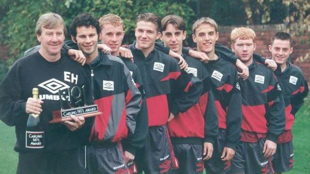 Az 1992-ben korosztályos bajnoki címet nyerő generáció (Fotó: Daily Mail)
