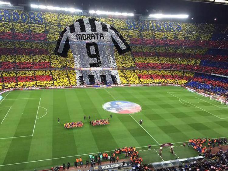 Barcelonában a Juve gólját szerző Moratát ünneplik