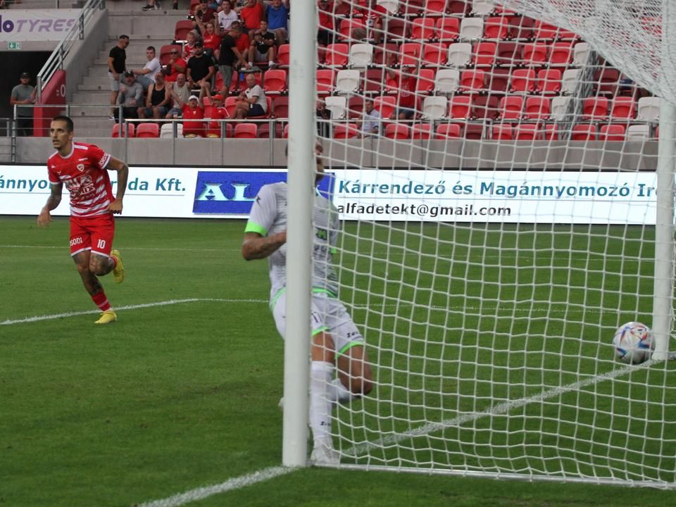Lukács Dániel (balra) nyolc percen belül lőtt két gólt (Fotó: Ádám János/Észak-Magyarország)