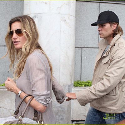 Tom Brady és Giselle Bündchen megérkezik Rio de Janeiróba (Fotó: Just Jared)