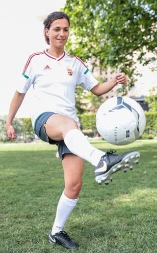 Varga Judit az Olimpiai parkban a Nemzeti Sportnak is megmutatta, 
hogy jó barátságban van a labdával (Fotók: Dömötör Csaba)