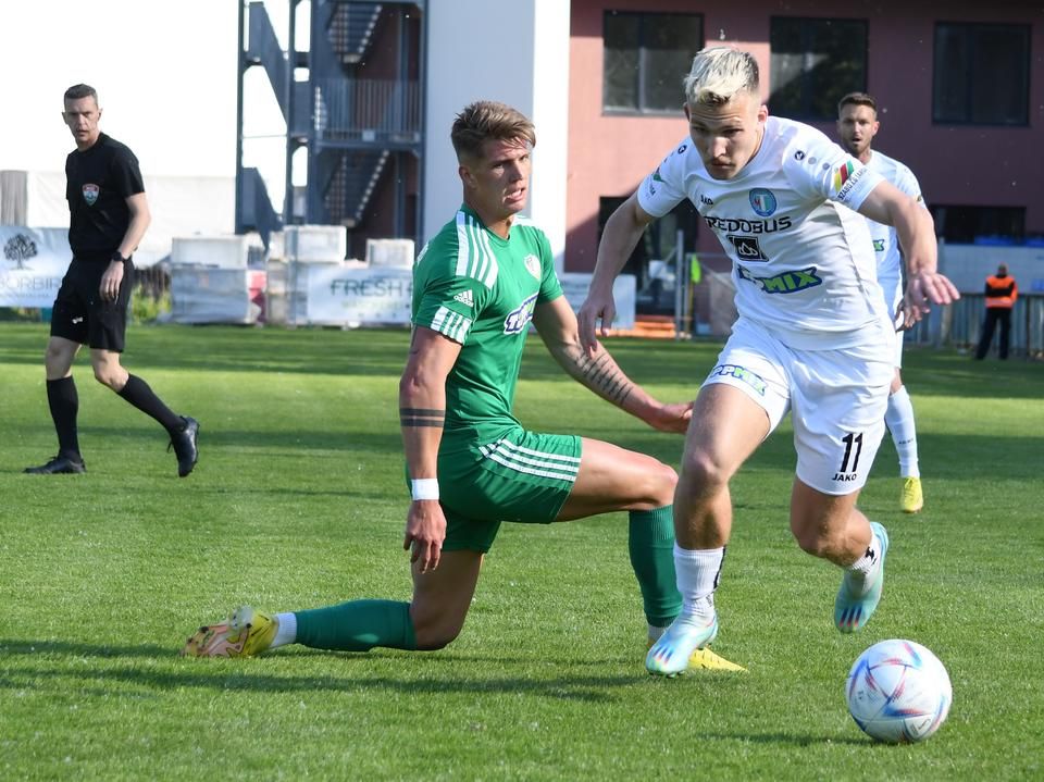 Horváth Kevinék (jobbra) gólt érően nem tudták feltörni a győri védelmet (Fotó: Credobus Mosonmagyaróvár)