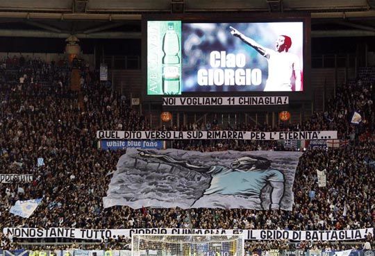 A hazai szurkolók szépen emlékeztek meg Giorgio Chinagliáról (Fotó: Action Images)