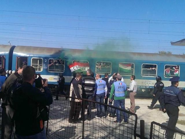 Megérkezett Bukarestbe a szurkolói vonat (Fotó: twitter.com/OvidiuDumitresc)
AZ ÉLŐ KÖZVETÍTÉST AZ ÉRKEZÉSRŐL A KÉPRE KATTINTVA ÉRHETI EL!