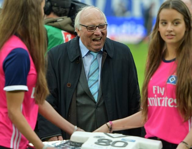 Uwe Seeler köszöntése. Pocsék születésnapi parti volt (Fotó: AFP)