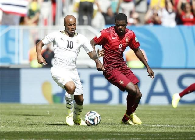 William Carvalho (jobbra) a 2014-es vb-n a Ghána elleni mérkőzésen (Fotó: Reuters)