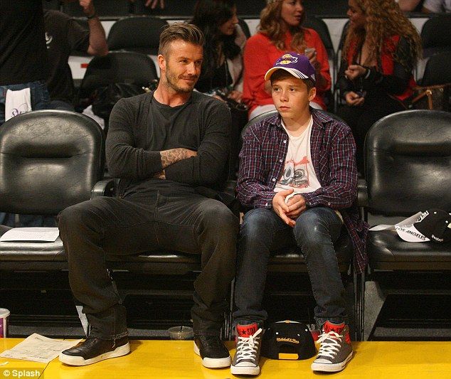 David és Brooklyn Beckham (Fotó: Daily Mail)