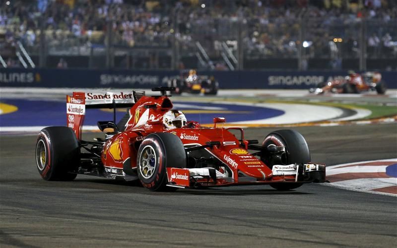 Vettel eddig magabiztosan vezet