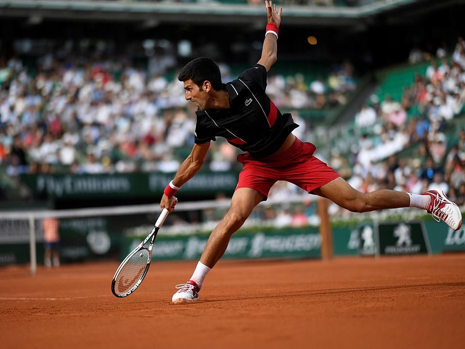 Novak Djokovics a küzdelmes kezdetek után három szettben jutott tovább (Fotó: AFP)