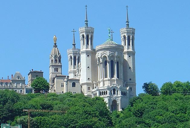 Lyon jellegzetes épülete a Basilique de Fourviere