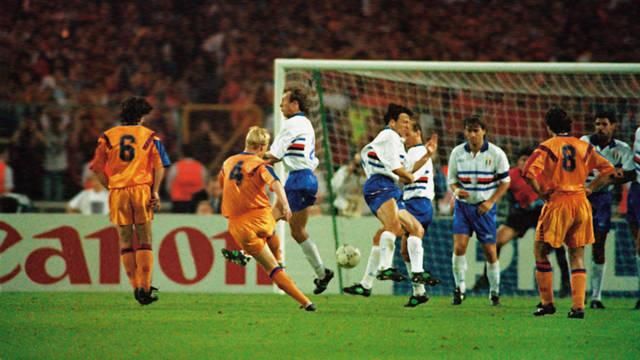 Az 1992-es BEK-döntőben viselt narancssárga Barca-mez (Fotó: fcbarcelona.com)