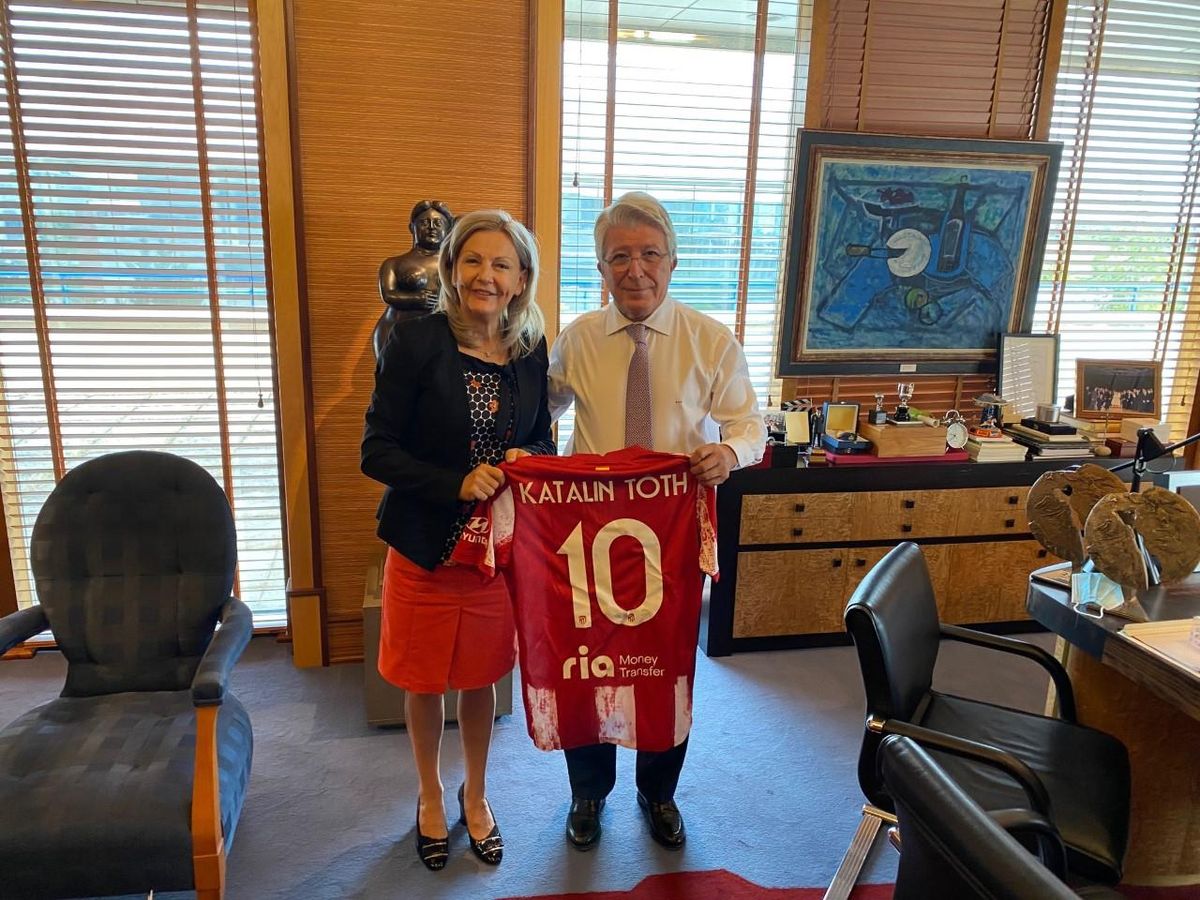 Atlético-mezt kapott ajándékba Enrique Cerezótól, a klub elnökétől