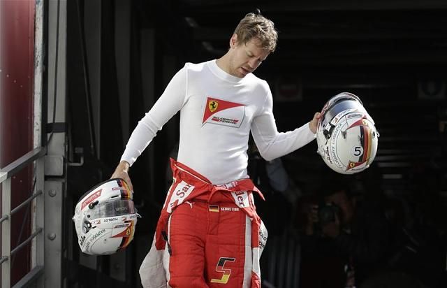 Sebastian Vettel az idén nem váltogatja sisakjait, az összes egyforma