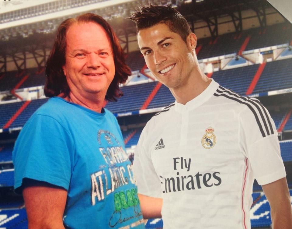 Közös kép Cristiano Ronaldóval a Bernabéuban – illetve CR7 papírmasé figurájával