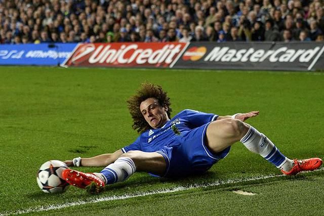 Ez a David Luiz-mentés tökéletesen jellemezte a Chelsea hozzáállását (Fotó: Reuters)