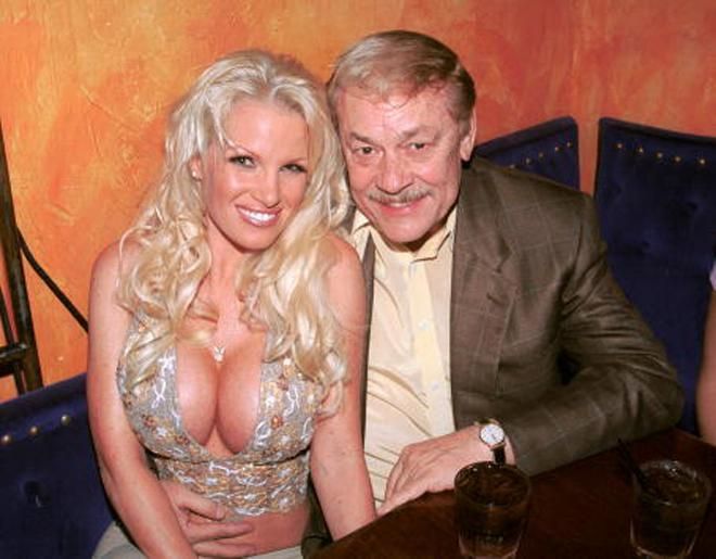 Jerry Buss és Jenne Jameson(?) (Forrás: Marca)