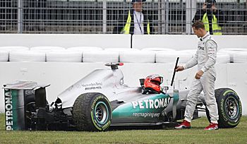 Schumacher pénteken összetörte a Mercedest