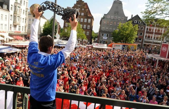 Ötezer szurkoló köszöntötte a BL-győztes Flensburgot (Fotó: EHF)