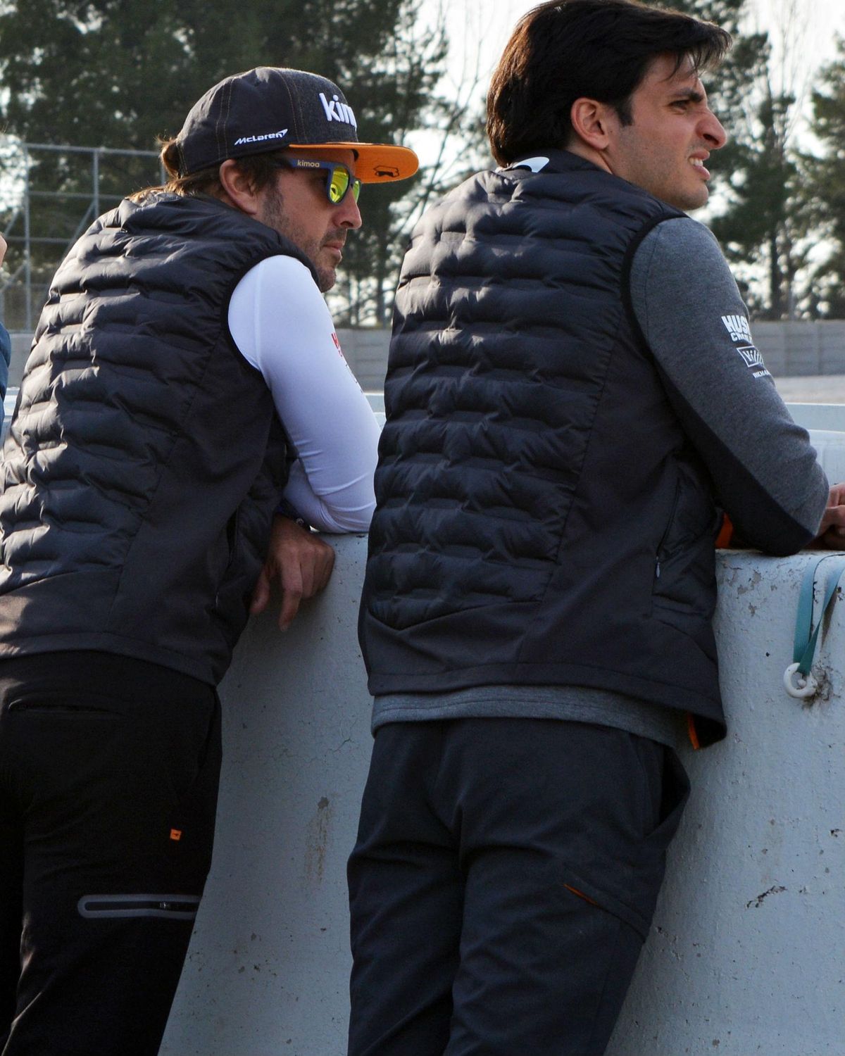 Sainztól (jobbra) várják Alonso pótlását (Fotó: AFP)