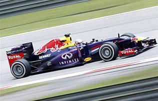 Vettel az edzés végén megmutatta, még a Red Bull a leggyorsabb