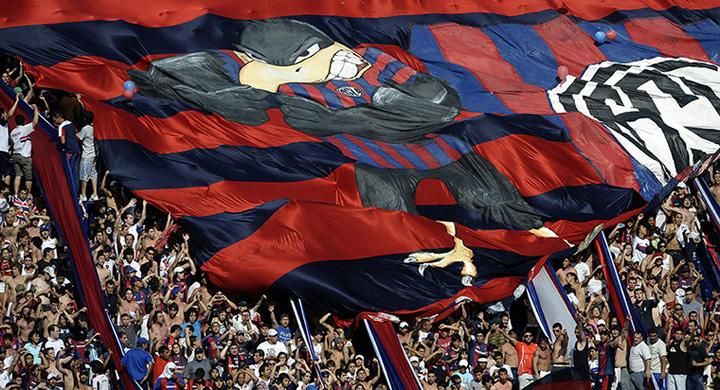 A San Lorenzo egy harci sassal erősített 2010 novemberében a River Plate elleni találkozón (Forrás: Guardian)