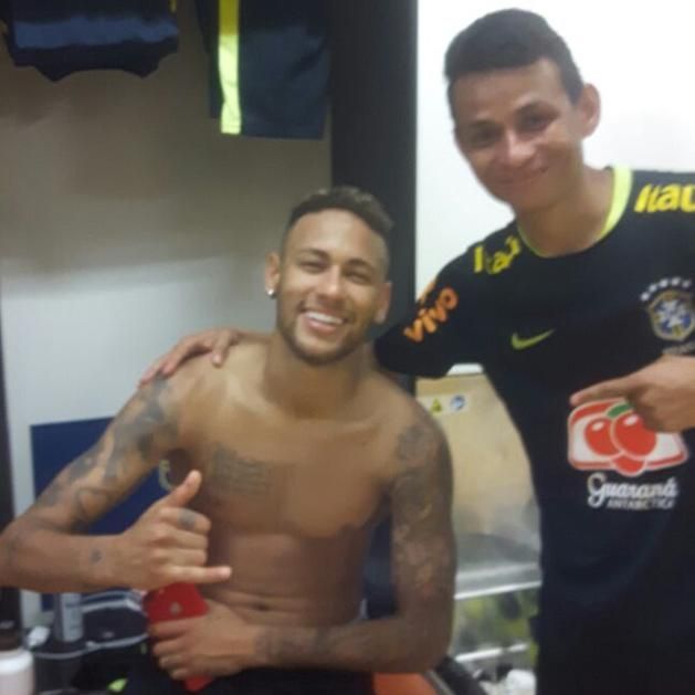 Neymar különleges ajándékot adott (Fotó: globoesporte.globo.com)
