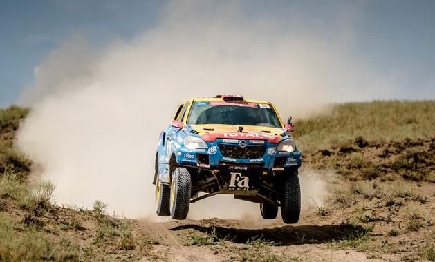Szalay Balázs autója „nagyon jól bírja a kiképzést” (Fotó: Opel Dakar Team)