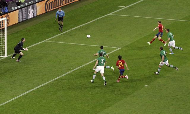 Fernando Torres megszerzi a spanyol Eb-történelem leggyorsabb találatát (Fotó: Action Images)