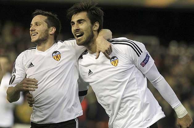 Egy a valenciai gólörömök közül: jobbról Andre Gomes, balról Pablo Piatti (Fotó: Reuters)
