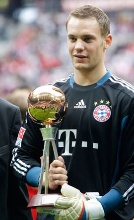 Neuer itt még boldogan