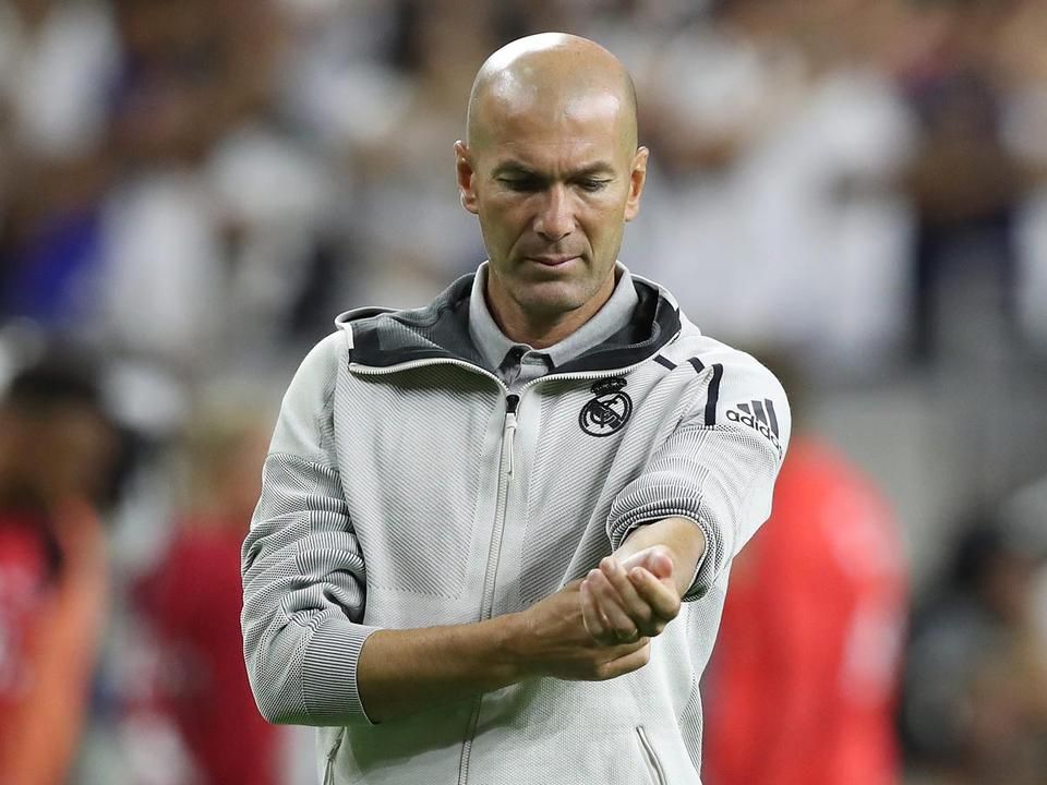 A meccset látva nemcsak a szurkolóknál, hanem Zinédine Zidane-nál is betelt a pohár (Fotó: AFP)