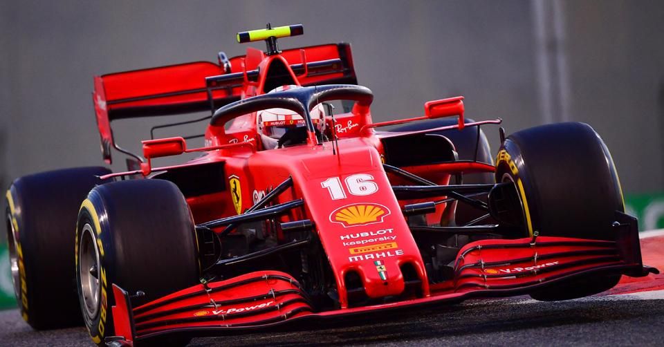 Megtisztelő helyen állították ki Leclerc futamgyőztes Ferrariját (Forrás: AFP)