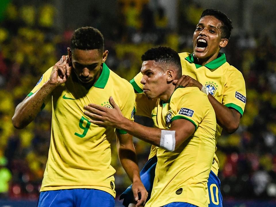 Matheus Cunha (balra) két gólt szerzett Argentína ellen, és öttel ő lett a selejtezőtorna gólkirálya (Fotó: AFP)