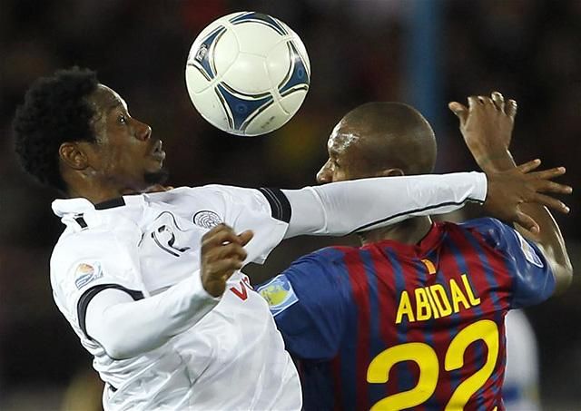Keita (balra) éppen Abidallal küzd a klubvilágbajnokságon (Fotó: Reuters – archív)