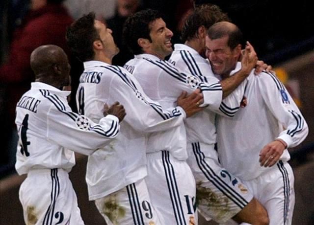 A képen Makélélé (bal) Zidane legendás, 2002-es BL-döntős gólját ünnepli a társakkal (Fotó: Action Images)
