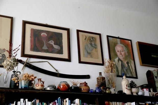 Képzőművész barátok alkotásai díszítik a Kossuth-díjas Ágh István újbudai otthona falát