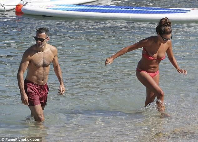 Ryan Giggs és Stacey Cooke a strandon (forrás: Daily Mail)